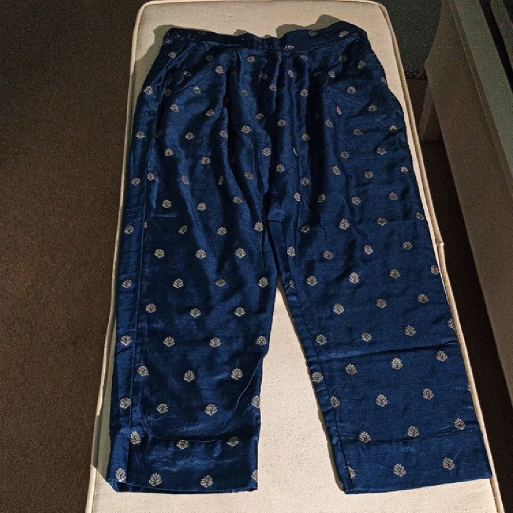 Blue & Gold Acme Patterned Cropped Pants Size 6-8